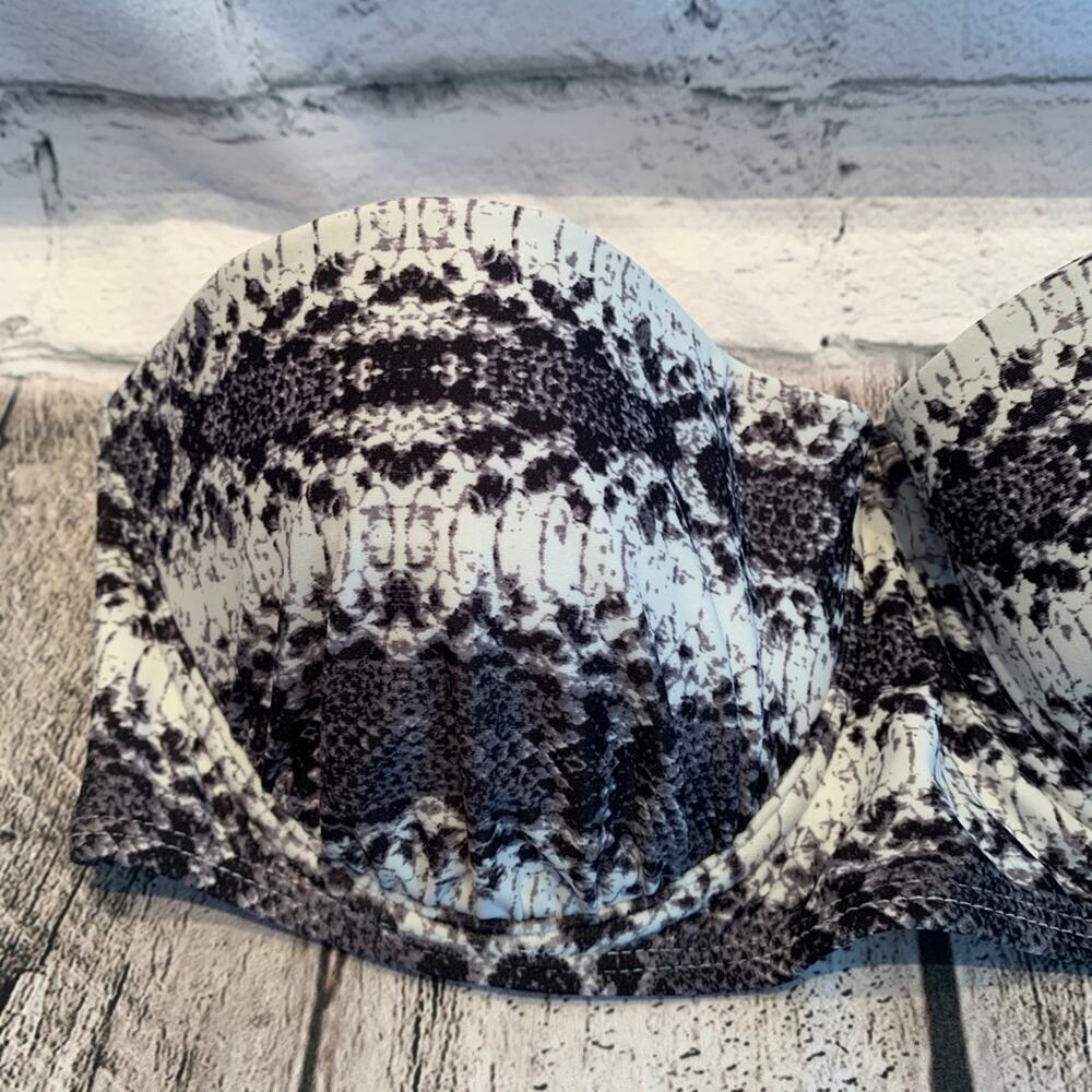 CANDIES Women’s NWT Bikini Top with Removable Straps / Size: Medium - Picture 2 of 5